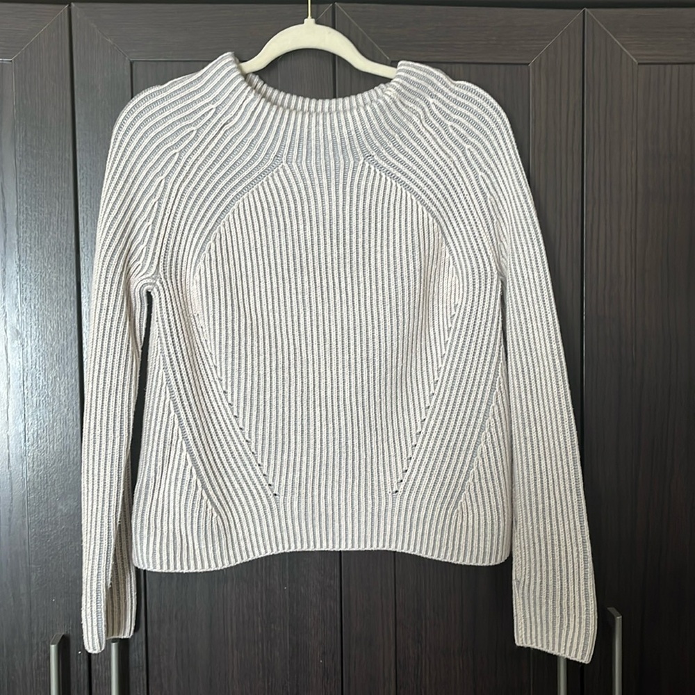 Women’s Athleta Cable Knit Sweater Small Very Warm